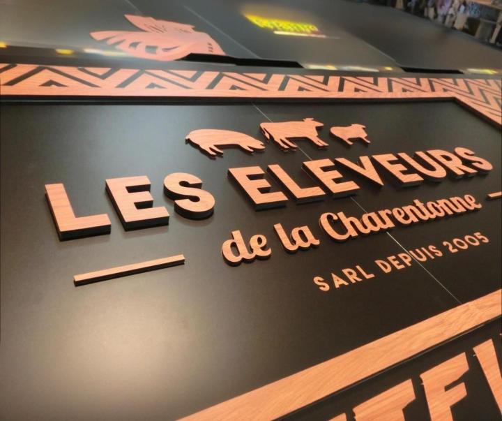 Enseignes et signalétiques, Gacé
