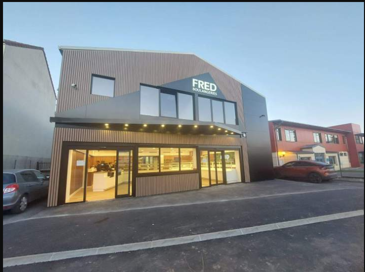 Habillage de façade, Gacé