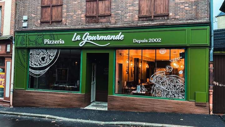 Transformez la façade de vos bureaux et magasins en un support de communication efficace.