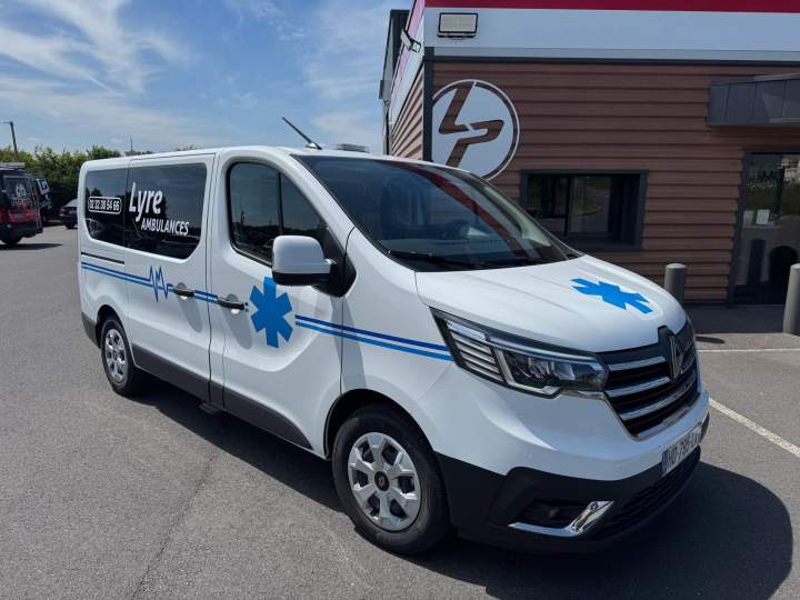 voiture ambulance lyre